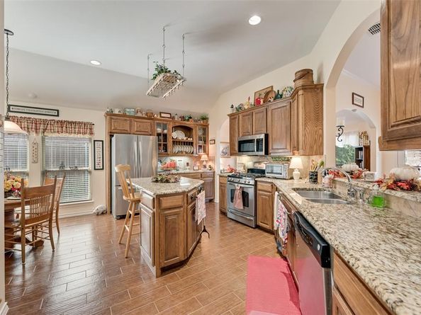 11016  Castle Oak Lane W, Fort Worth Texas 76108