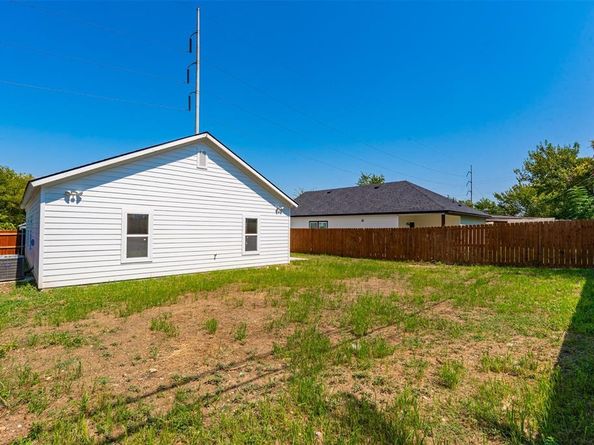 1124 E Annie Street , Fort Worth Texas 76104