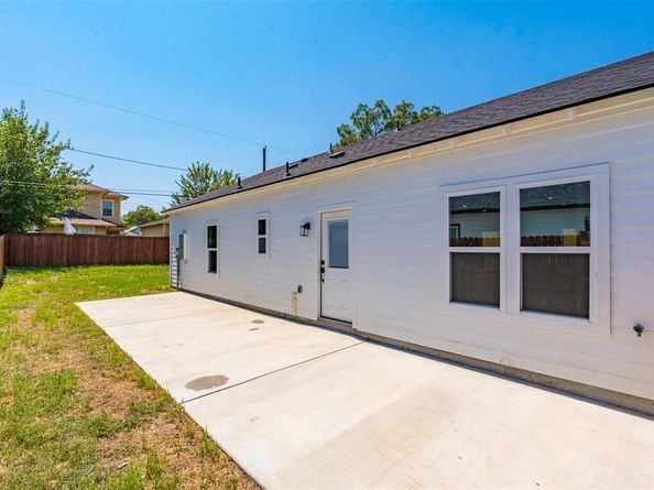 1124 E Annie Street , Fort Worth Texas 76104