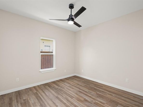 1124 E Annie Street , Fort Worth Texas 76104