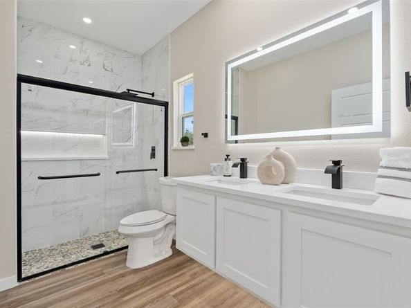 1124 E Annie Street , Fort Worth Texas 76104