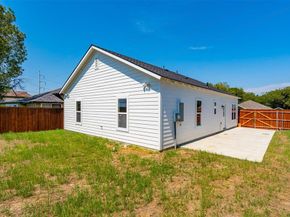 1124 E Annie Street , Fort Worth Texas 76104