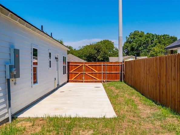 1124 E Annie Street , Fort Worth Texas 76104