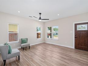 1124 E Annie Street , Fort Worth Texas 76104