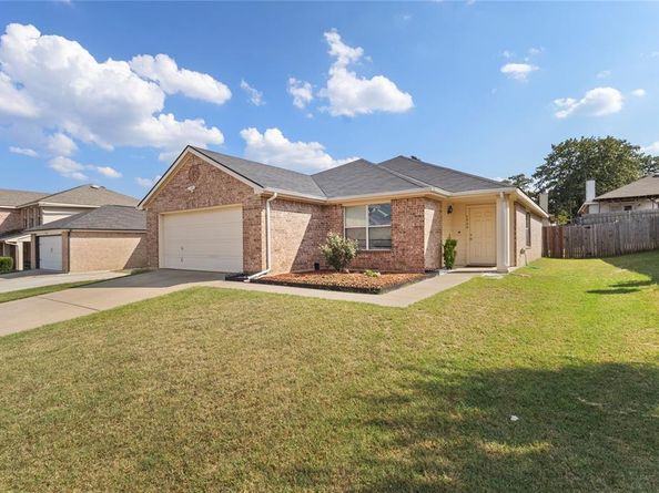 7566  Hedgeoak Court , Fort Worth Texas 76112