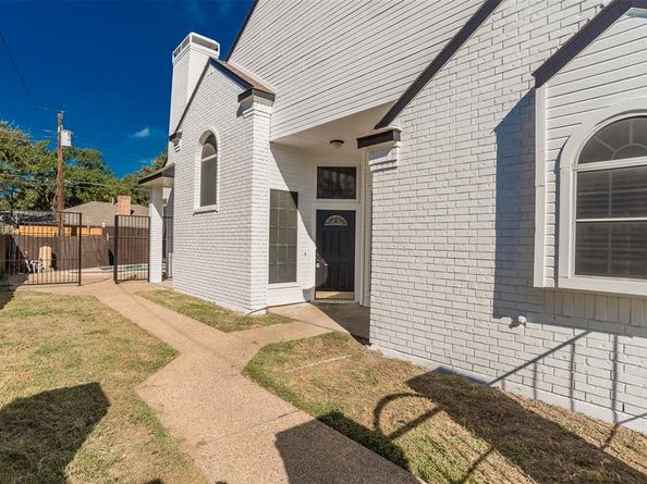 1317  Carver Lane , Irving Texas 75061