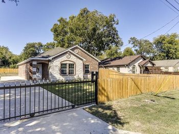 1639  Adelaide Drive 