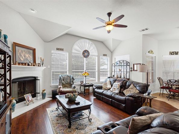 8406  Pecan Creek Drive , Arlington Texas 76001