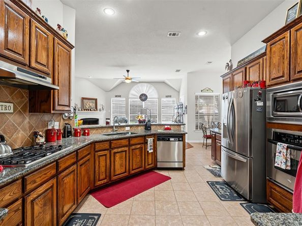 8406  Pecan Creek Drive , Arlington Texas 76001