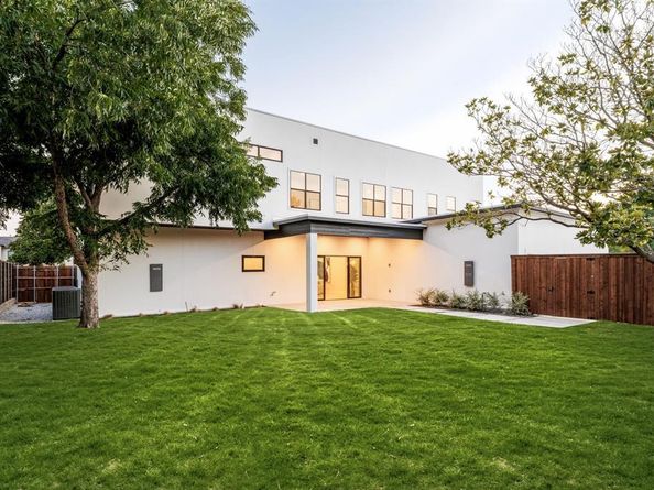 5525  Charlestown Drive , Dallas Texas 75230