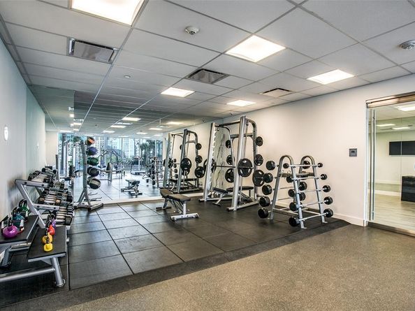 3130 N Harwood Street  1605, Dallas Texas 75201