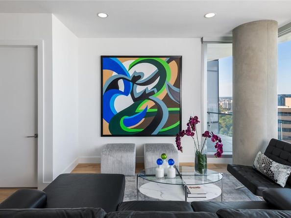 3130 N Harwood Street  1605, Dallas Texas 75201