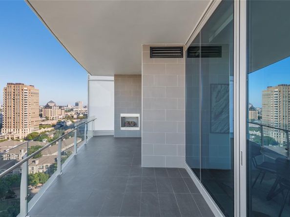 3130 N Harwood Street  1605, Dallas Texas 75201