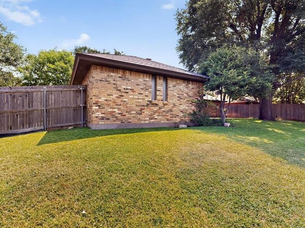 10168  Stoneleigh Drive , Benbrook Texas 76126