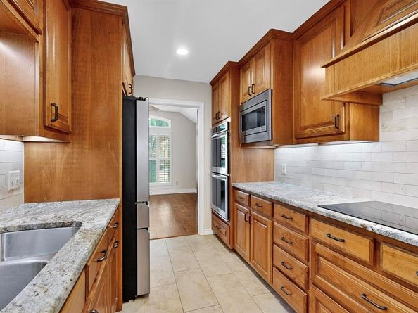 10168  Stoneleigh Drive , Benbrook Texas 76126