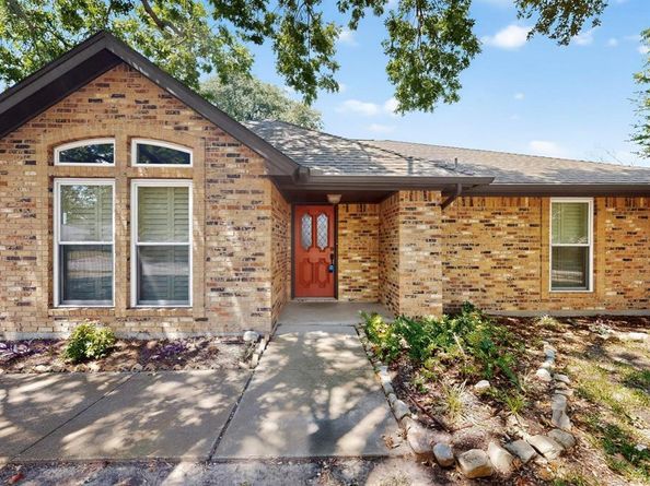 10168  Stoneleigh Drive , Benbrook Texas 76126