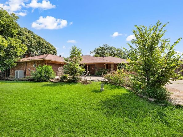 1401  Limetree Lane , Irving Texas 75061