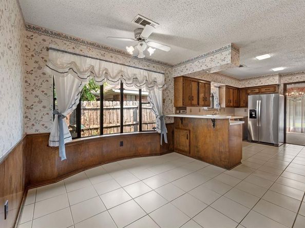 1401  Limetree Lane , Irving Texas 75061