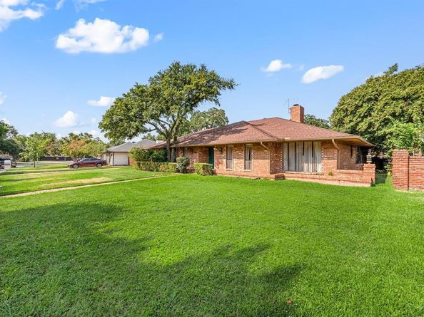1401  Limetree Lane , Irving Texas 75061