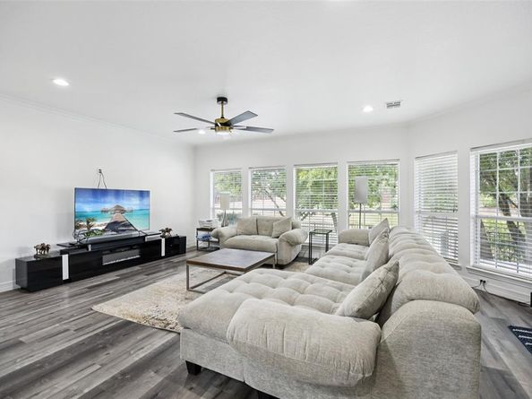 1085  Leisure Lane , Irving Texas 75063
