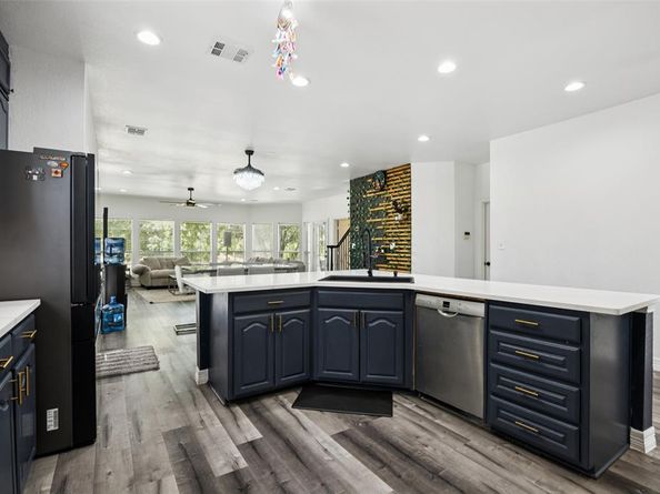 1085  Leisure Lane , Irving Texas 75063