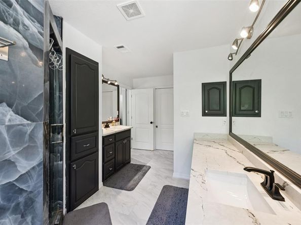 1085  Leisure Lane , Irving Texas 75063