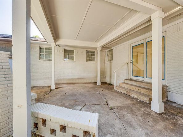 545  Hillvale Drive , Dallas Texas 75241