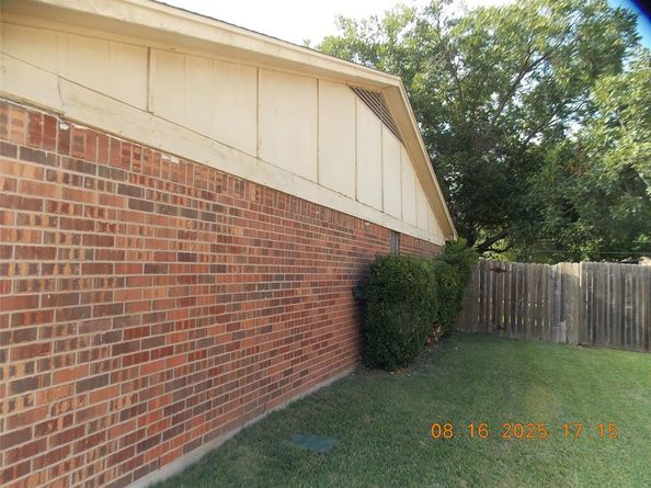 1209  Juniper Lane , Benbrook Texas 76126