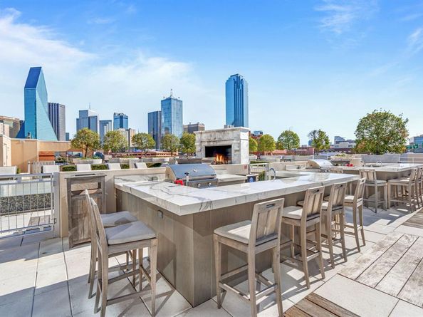 2200  Victory Avenue  1702, Dallas Texas 75219