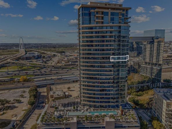 2200  Victory Avenue  1702, Dallas Texas 75219