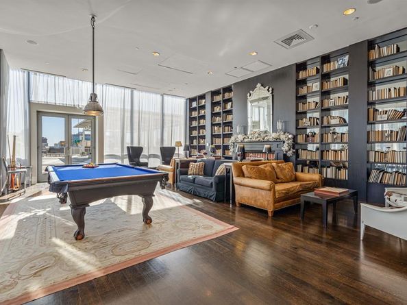 2200  Victory Avenue  1702, Dallas Texas 75219