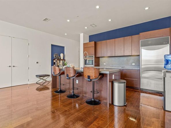 2200  Victory Avenue  1702, Dallas Texas 75219