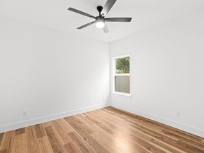 911  18th Street , Dallas Texas 75216