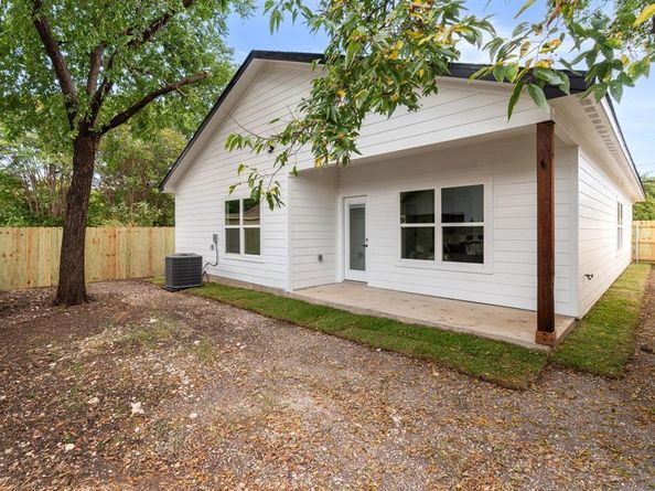 911  18th Street , Dallas Texas 75216
