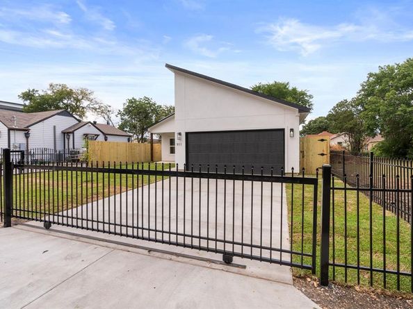911  18th Street , Dallas Texas 75216