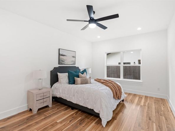 911  18th Street , Dallas Texas 75216