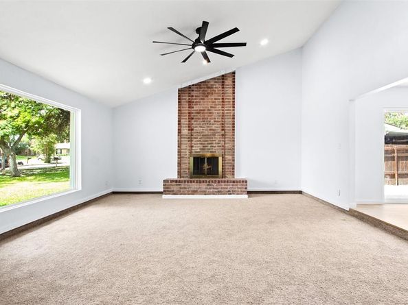 2925  Brookcrest Drive , Garland Texas 75040