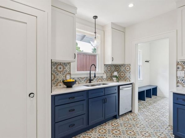 914  Grandview Avenue , Dallas Texas 75223