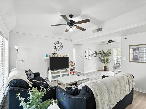 3105  San Jacinto Street  205, Dallas Texas 75204