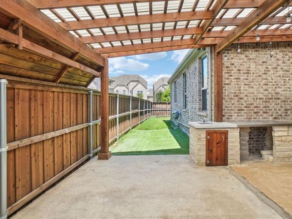 1573  William Way , Irving Texas 75063