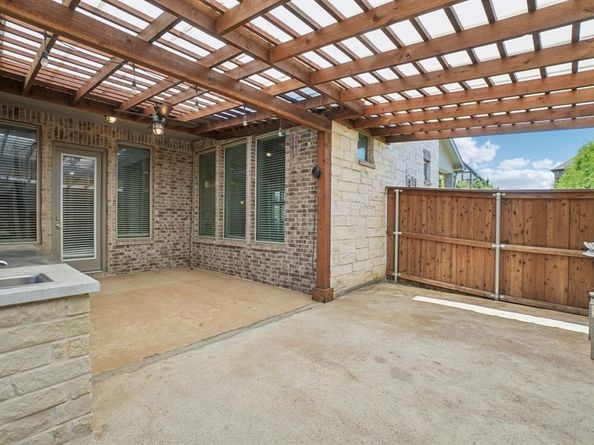 1573  William Way , Irving Texas 75063