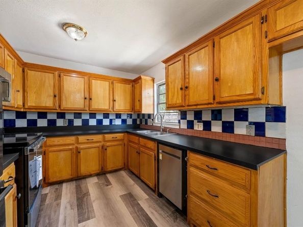 1623  Fresno Street , Dallas Texas 75217