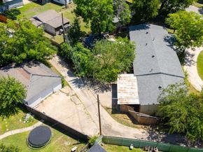 1623  Fresno Street , Dallas Texas 75217