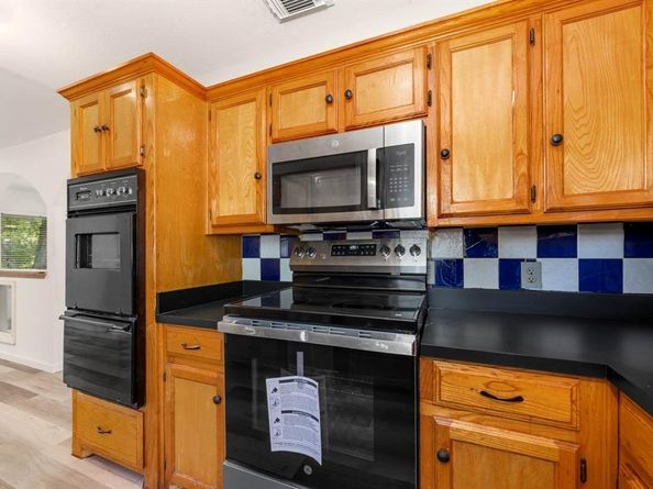 1623  Fresno Street , Dallas Texas 75217