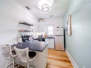 729 N Bishop Avenue , Dallas Texas 75208