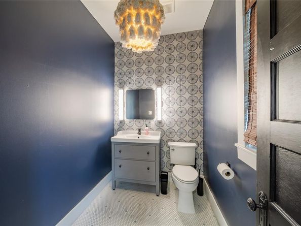 729 N Bishop Avenue , Dallas Texas 75208