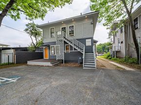 729 N Bishop Avenue , Dallas Texas 75208