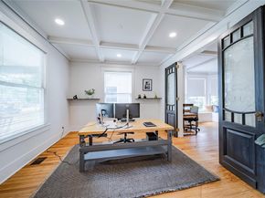 729 N Bishop Avenue , Dallas Texas 75208
