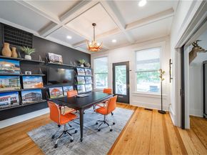 729 N Bishop Avenue , Dallas Texas 75208
