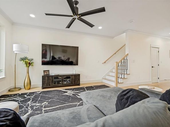 1325  Compton Street , Dallas Texas 75203